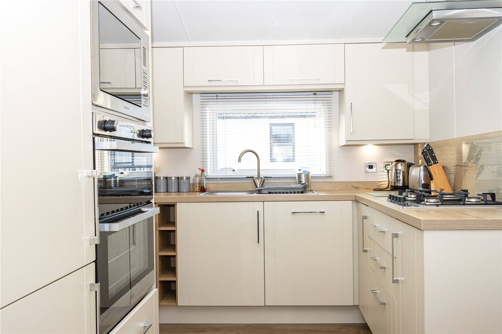 Property photo 2 of 27 Picture No. 06