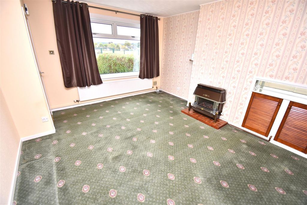 Property photo 2 of 16 Lounge