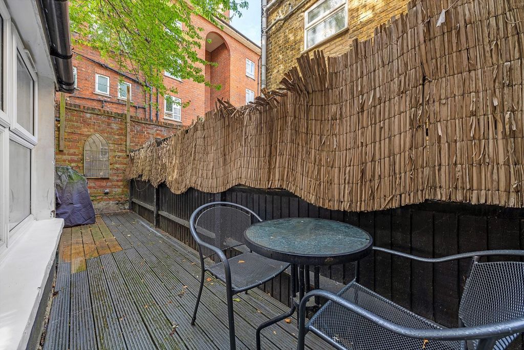 Property photo 3 of 9 Garden.Jpg