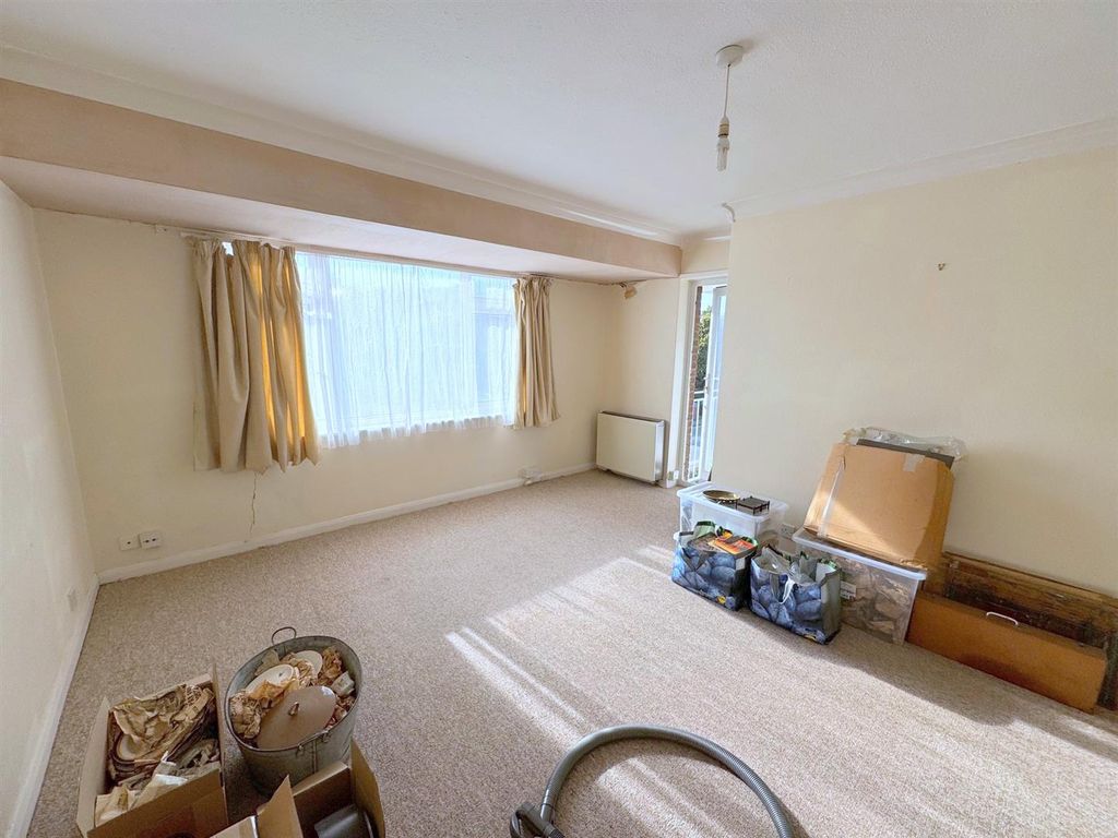 Property photo 2 of 12 5Mal5.Jpg