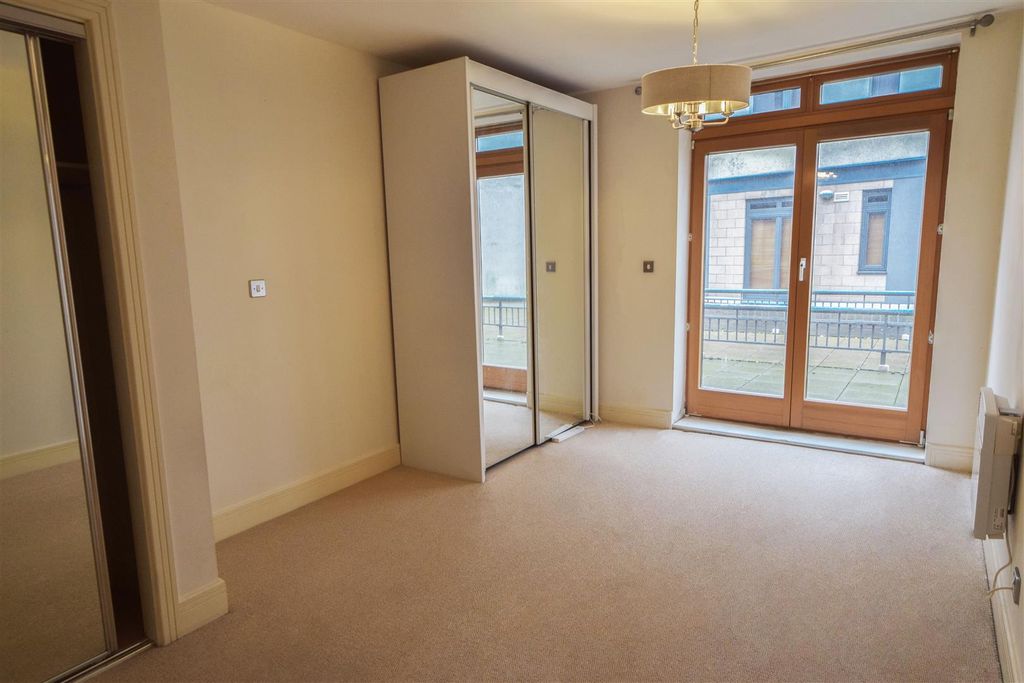 Property photo 3 of 11 Bedroom 1.Jpg