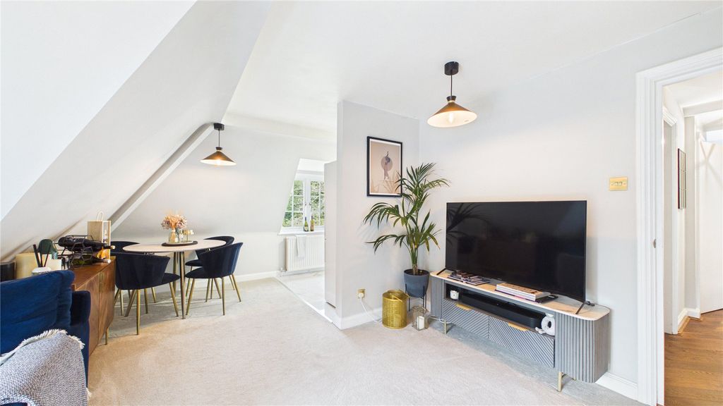 Additional image 4 of 2 bed flat for saleLightwater, Surrey GU18