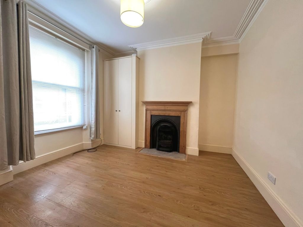 Property photo 2 of 12 Picture No. 16