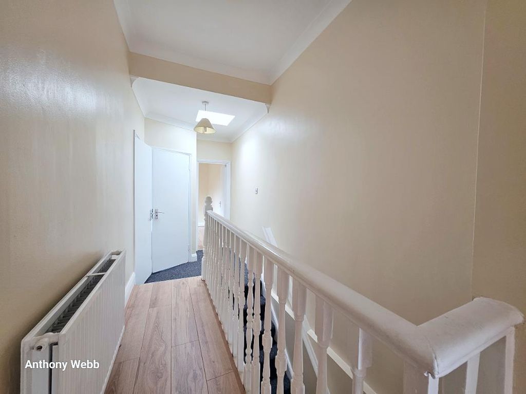 Property photo 3 of 12 Landing