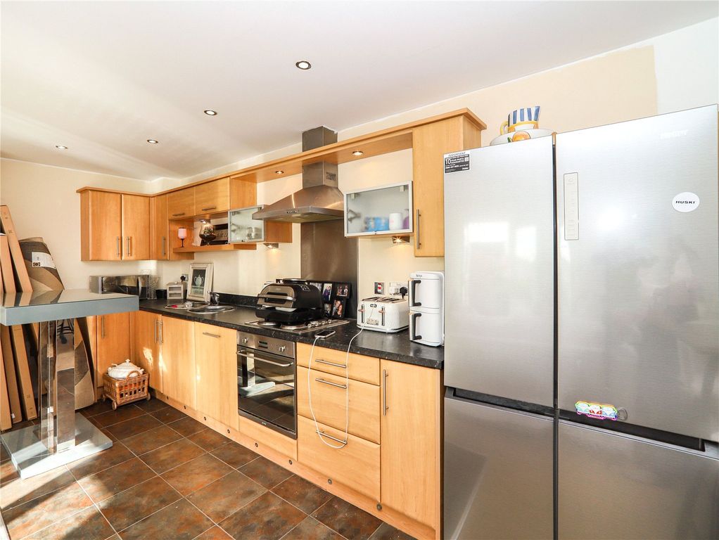 Property photo 3 of 10 Kitchen