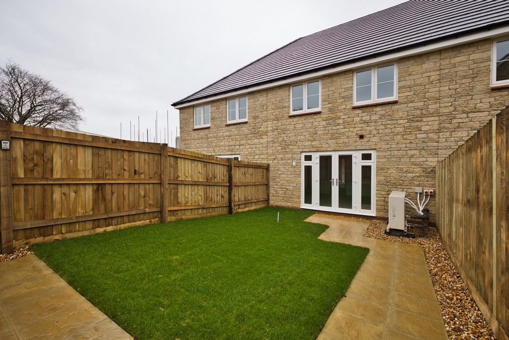 Property photo 2 of 21