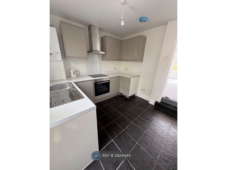 Property photo 1 of 10 Kitchen