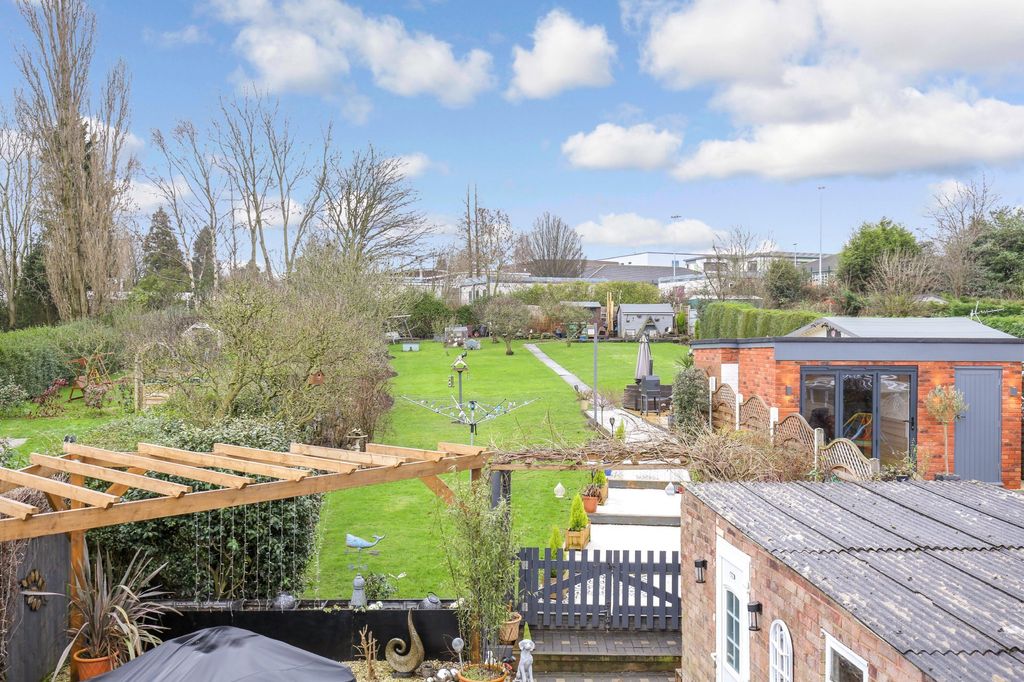 Property photo 2 of 31