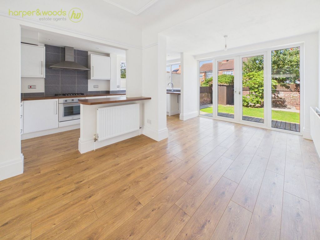 Property photo 2 of 33