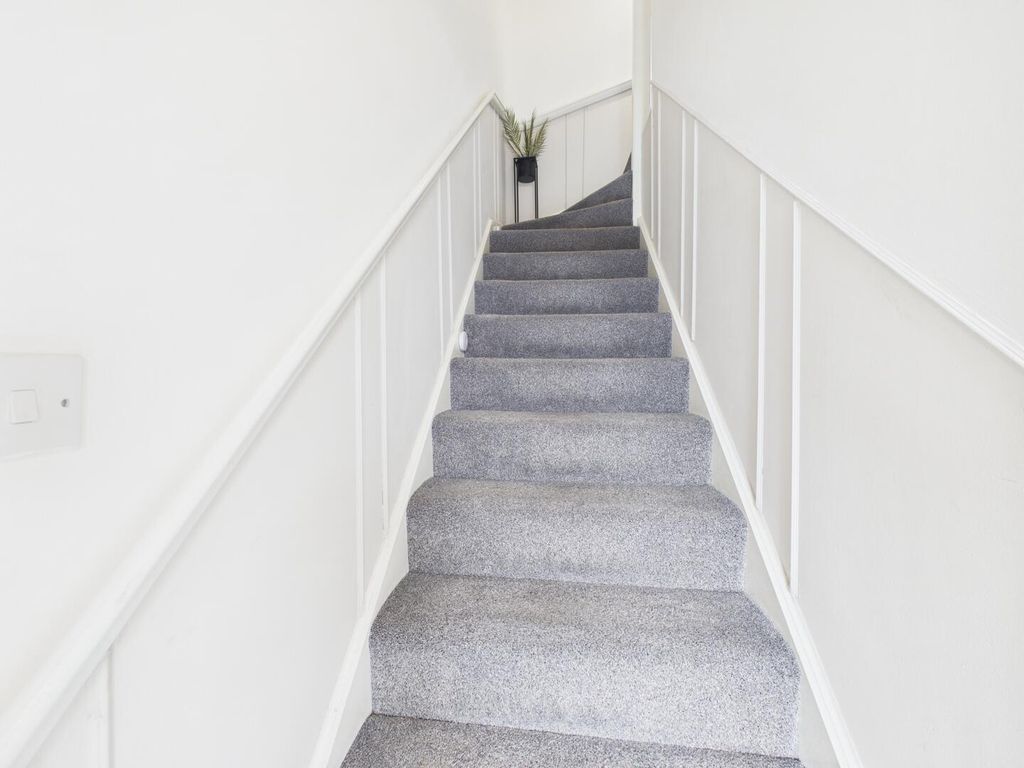 Property photo 2 of 22 Hallway