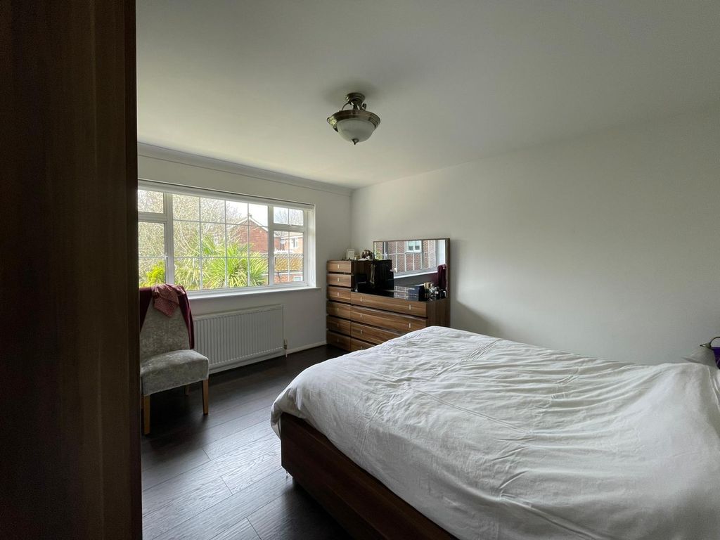 Additional image 19 of 5 bed terraced house to rentLodge Close, Chigwell IG7