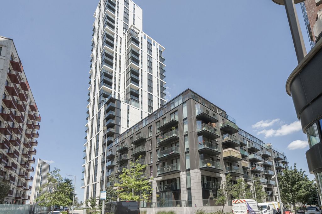 Property photo 1 of 17 External