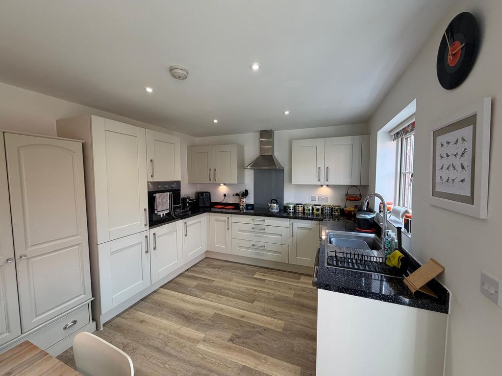 Property photo 3 of 18 Image