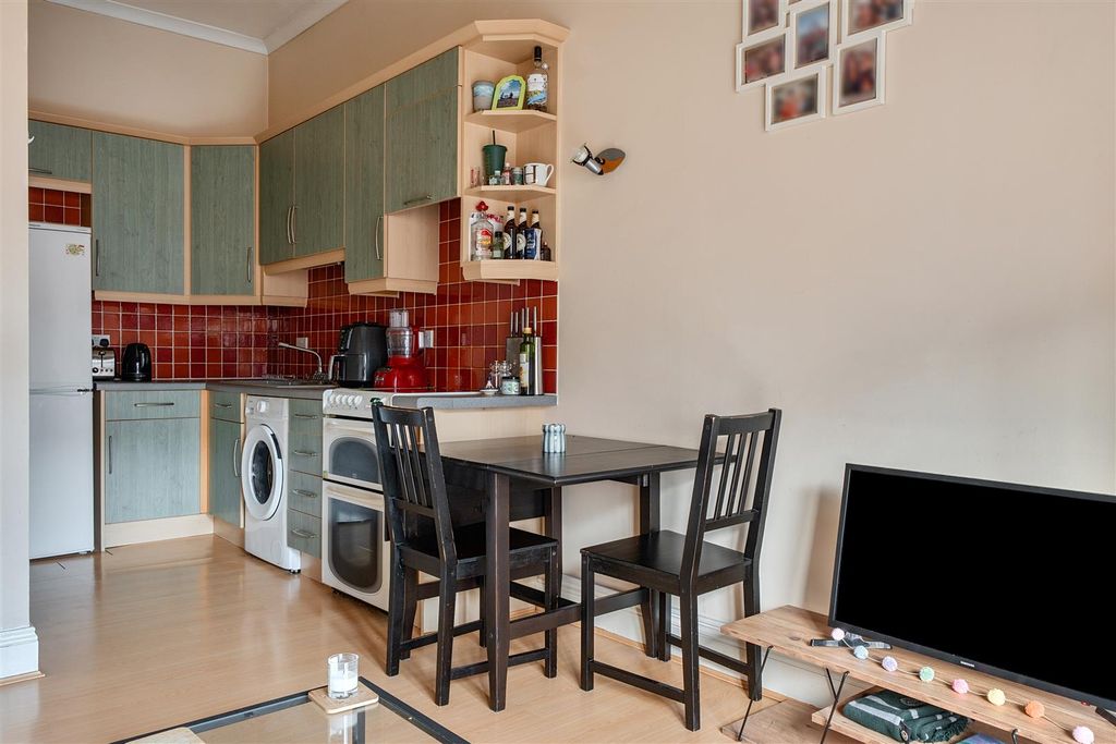 Property photo 3 of 13 1406506-3-6979Dd158d943.Jpg