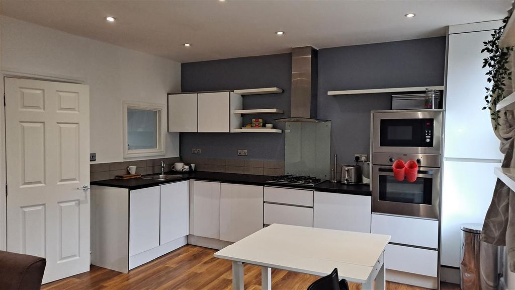 Property photo 1 of 9 Main Picture