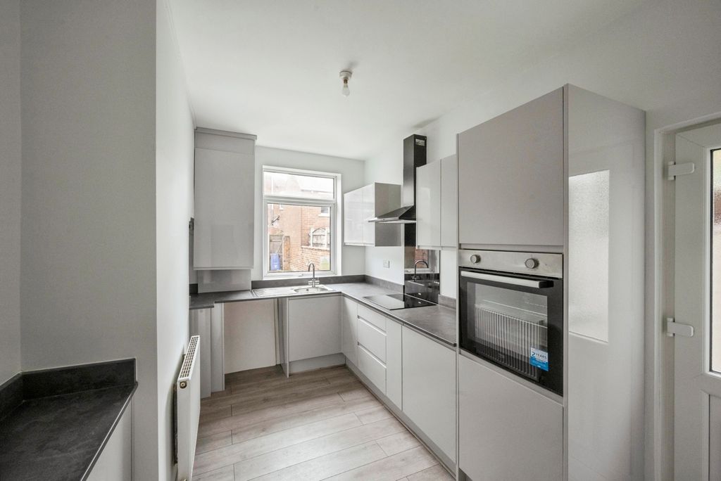 Property photo 2 of 18 Kitchen