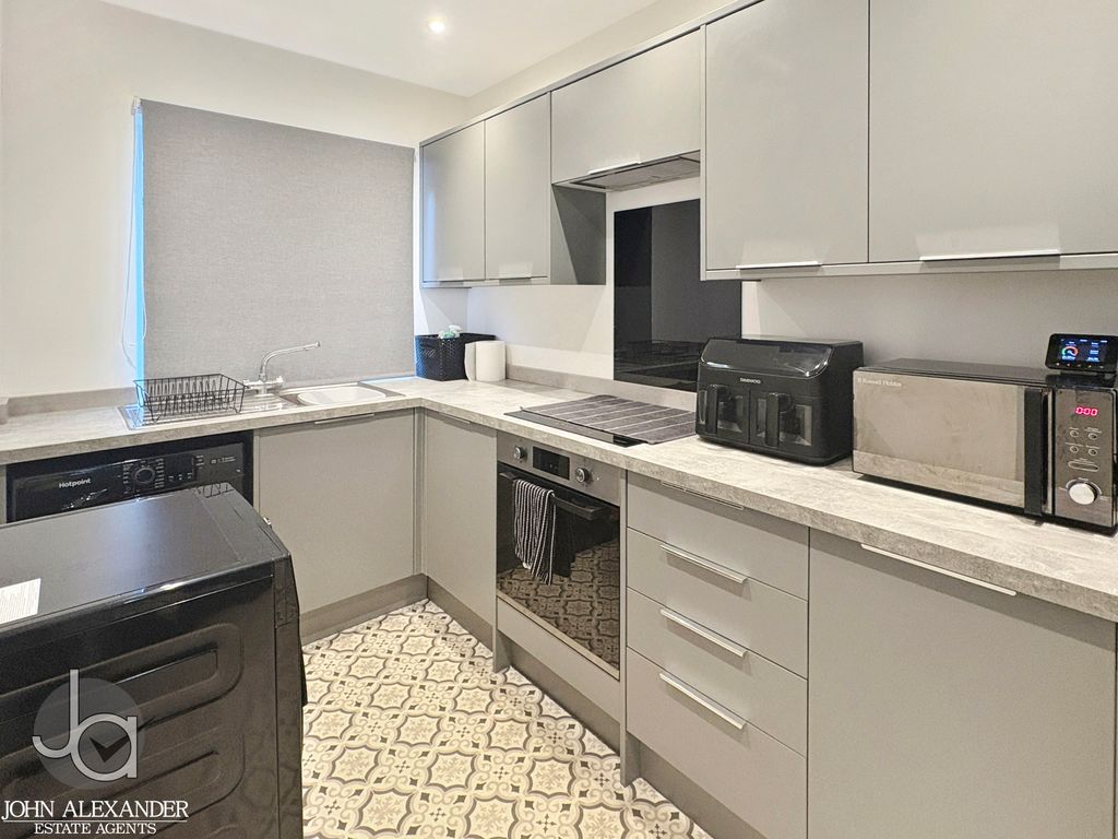 Property photo 2 of 10 20251122_145631660_0.5