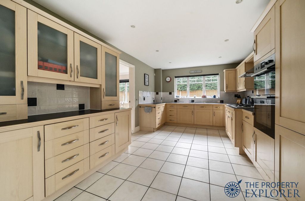 Property photo 3 of 27