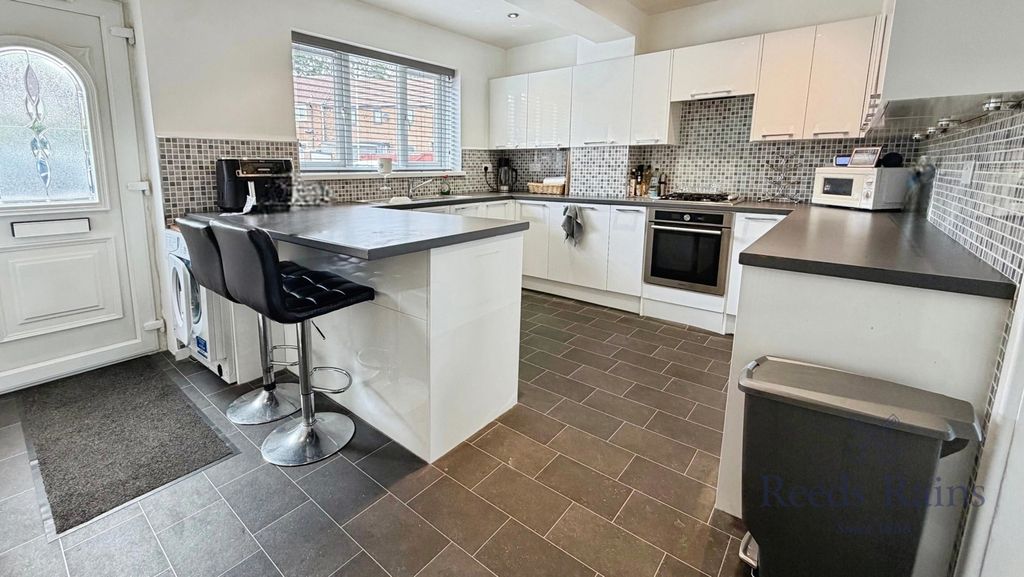Property photo 3 of 15 Kitchen