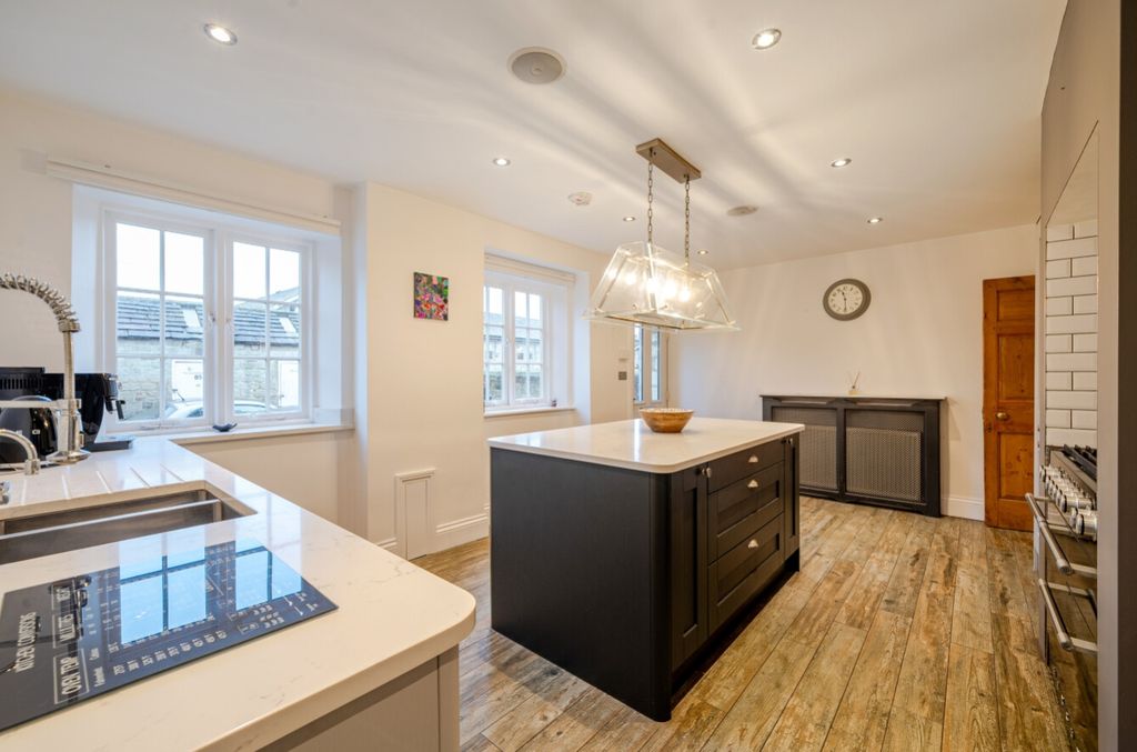 Property photo 3 of 24 Kitchen