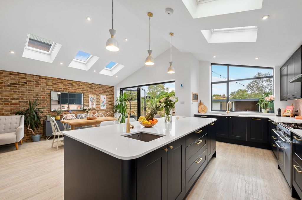 Property photo 1 of 26