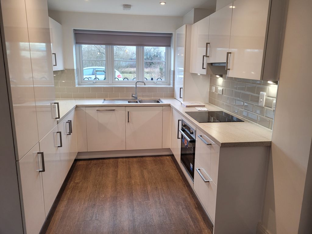 Property photo 2 of 7 Kitchen