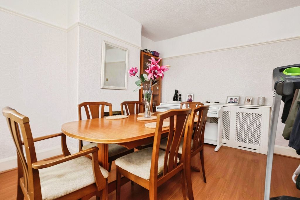 Property photo 3 of 17 Dining Room