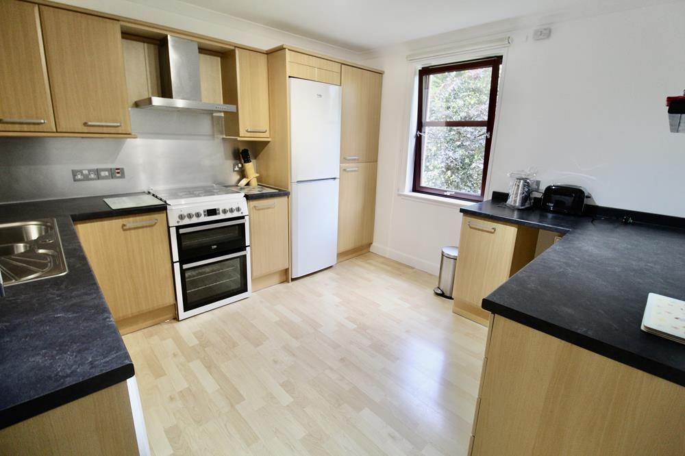 Property photo 3 of 10 Dining Kitchen