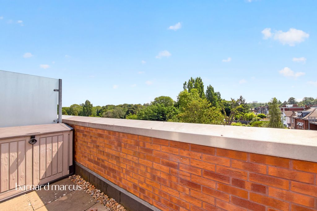 Property photo 1 of 11 Balcony