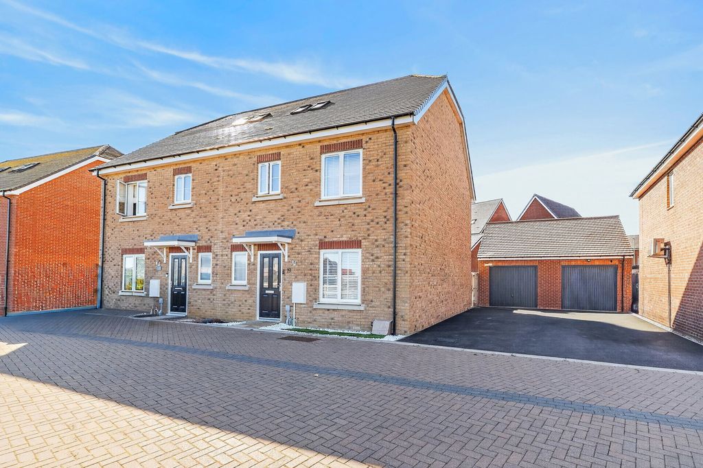 Property photo 2 of 33