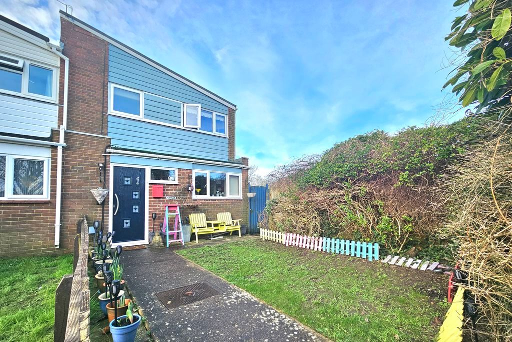 Property photo 1 of 10 Front