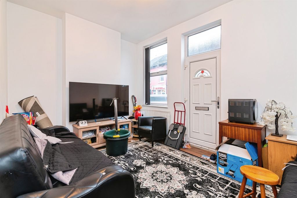 Property photo 2 of 17