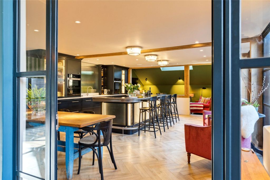 Property photo 3 of 34 Snells Barn