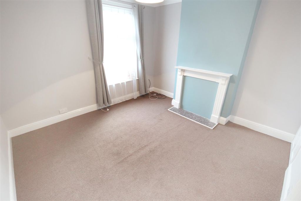 Property photo 2 of 7 Living Room