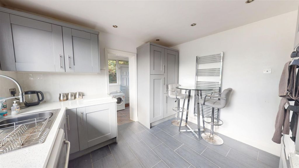 Property photo 2 of 14 Kitchen