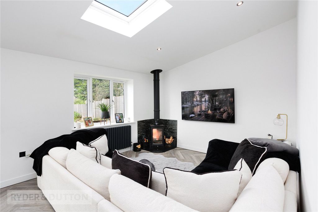 Property photo 3 of 37 Seating Area