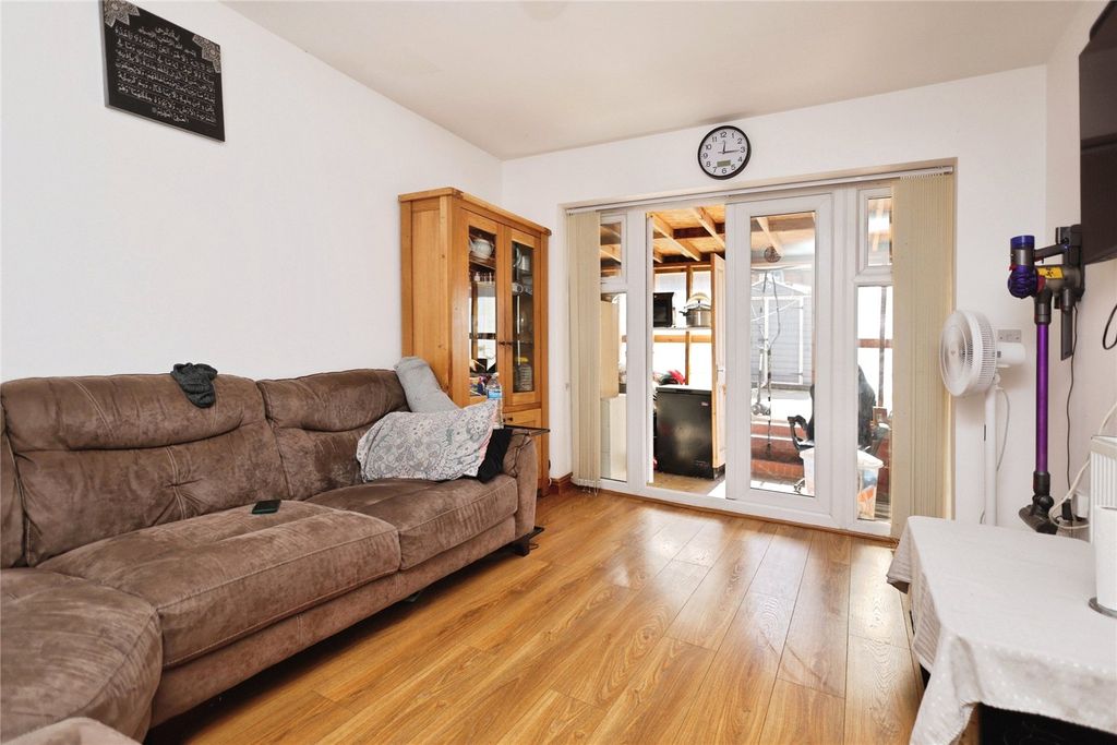 Property photo 2 of 17 Picture No. 14
