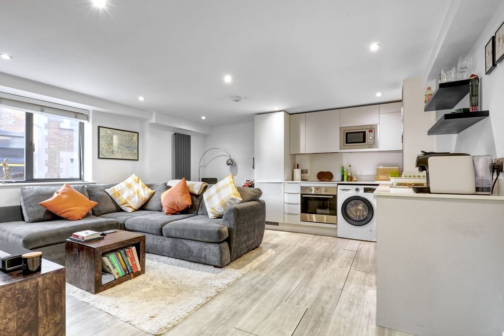 Property photo 2 of 8