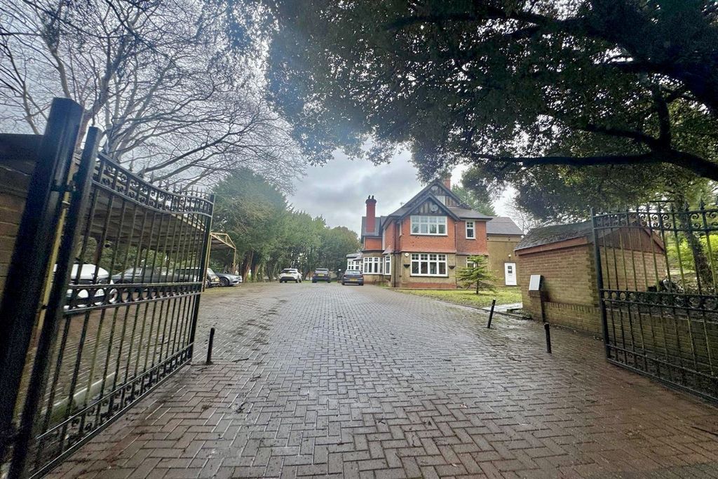 Property photo 1 of 35 (Main)