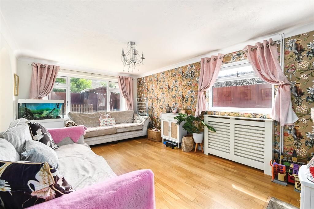 Property photo 2 of 19 Livingroom.Jpeg