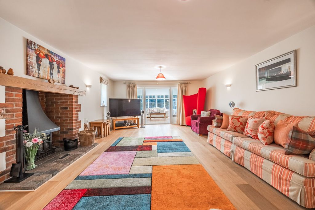 Property photo 3 of 19