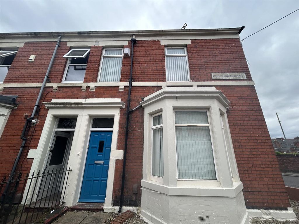 Property photo 2 of 10 127 Glen Ex.Jpg