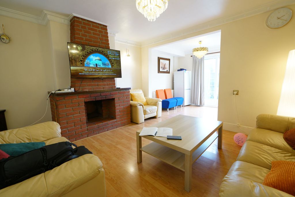 Property photo 2 of 12