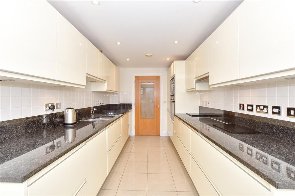 Property photo 3 of 14 Kitchen/Breakfast Room