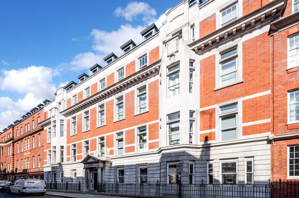 Property photo 1 of 32 Second Entrance On Nassau Street