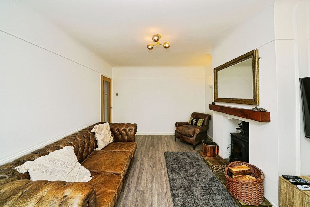 Property photo 3 of 28