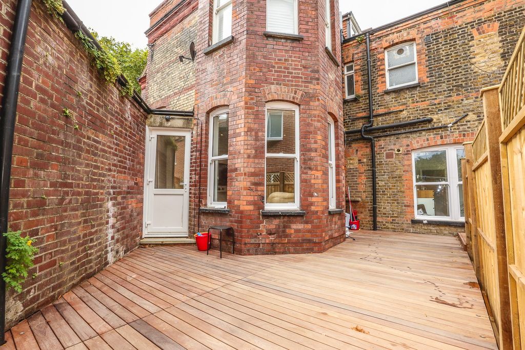 Property photo 3 of 8 Picture No. 05