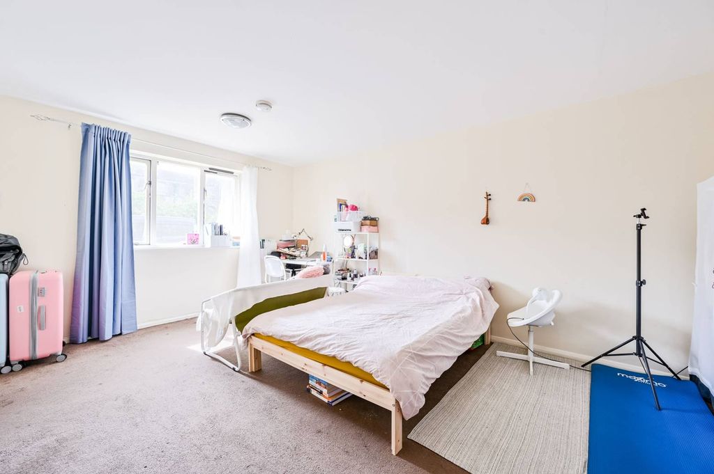 Property photo 3 of 5