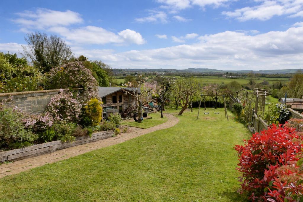 Property photo 2 of 31 Garden