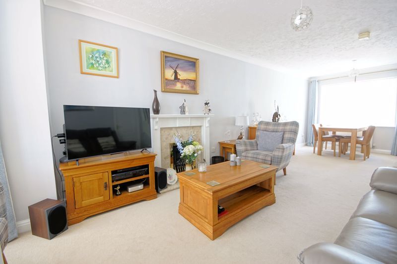 Property photo 3 of 16 Lounge/Diner